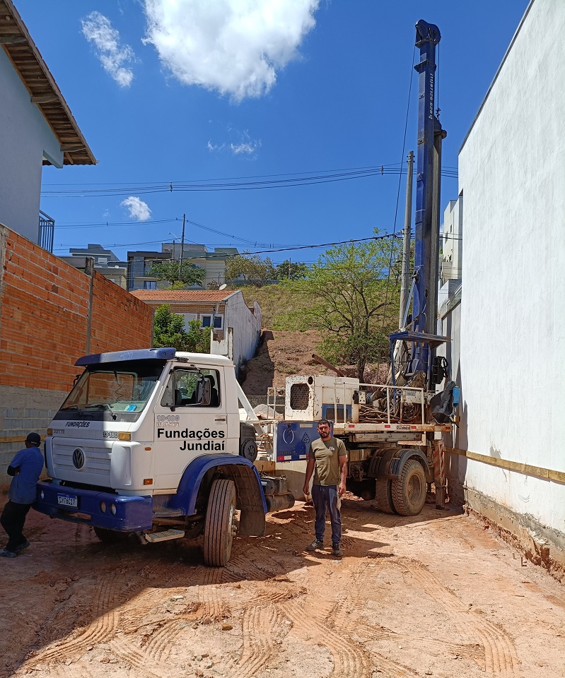 estaca escavada mecanicamente