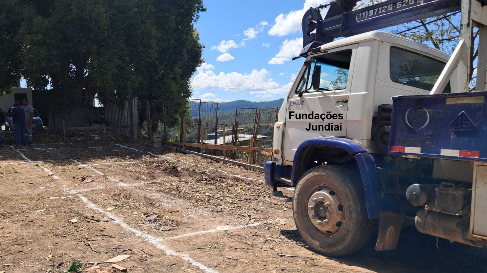estaca escavada mecanicamente